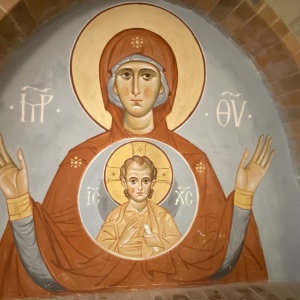 Fresque de la Vierge Orante dans l'ancien réfectoire de l'atelier