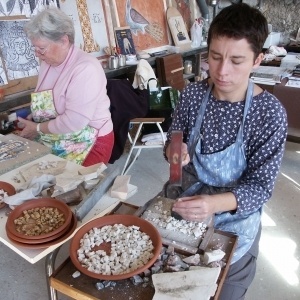 Atelier de Mosaïque - un Lieu…où l'on redécouvre et on apprend le travail traditionnel de la mosaïque