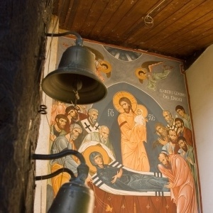 La fresque de la Sainte Dormition à l'entrée de la chapelle - Un Lieu…où « l'homme appelle à son secours le silence, de la grande voix invisible et inconnaissable de Dieu… »