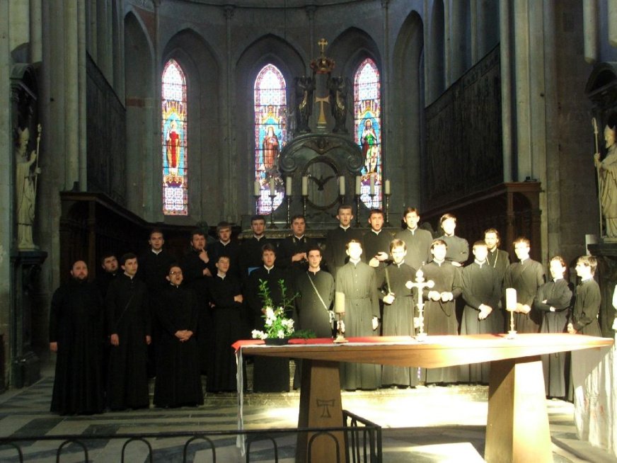Concert de chant Liturgique devant le reliquaire de St Antoine le Grand à St Antoine l'Abbaye